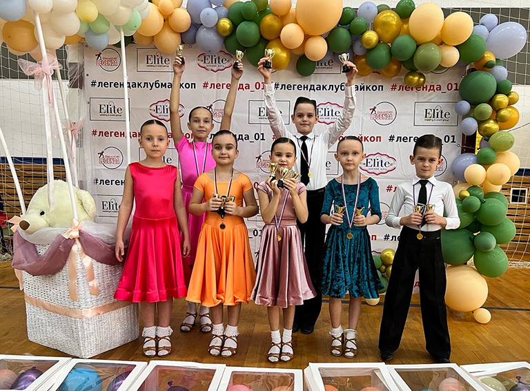 Юные белореченские танцоры клуба спортивного танца «Радуга» вернулись с наградами с турнира «Хрустальная туфелька-2022»