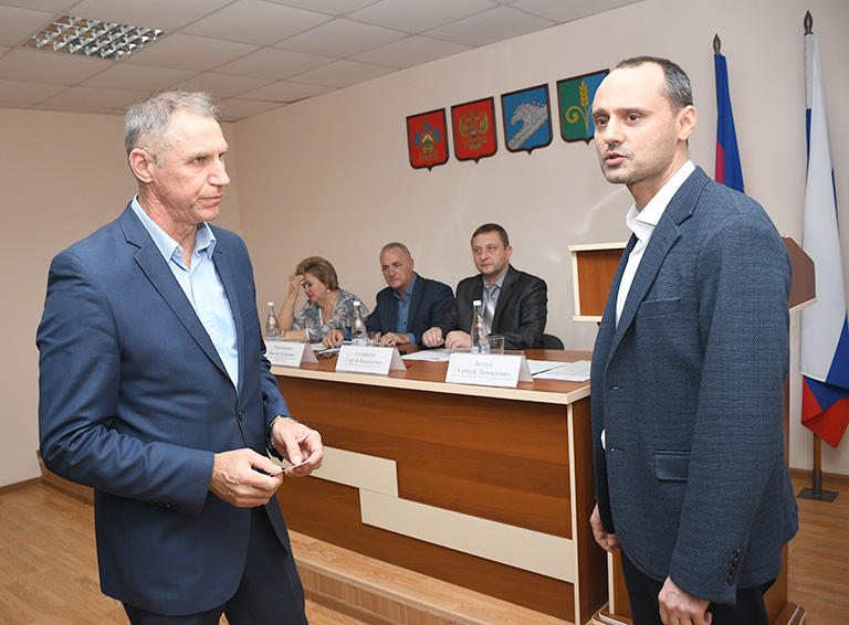 Юрий Фесенко официально вступил в должность главы Родниковского сельского поселения
