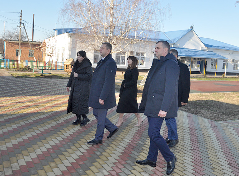 Ещё один участок села Великовечного стал комфортным для автомобилистов и пешеходов
