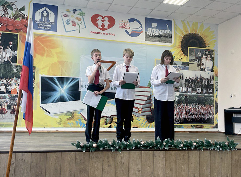 Алексей Косач побывал в белореченской школе №1 и поддержал патриотический настрой школьников