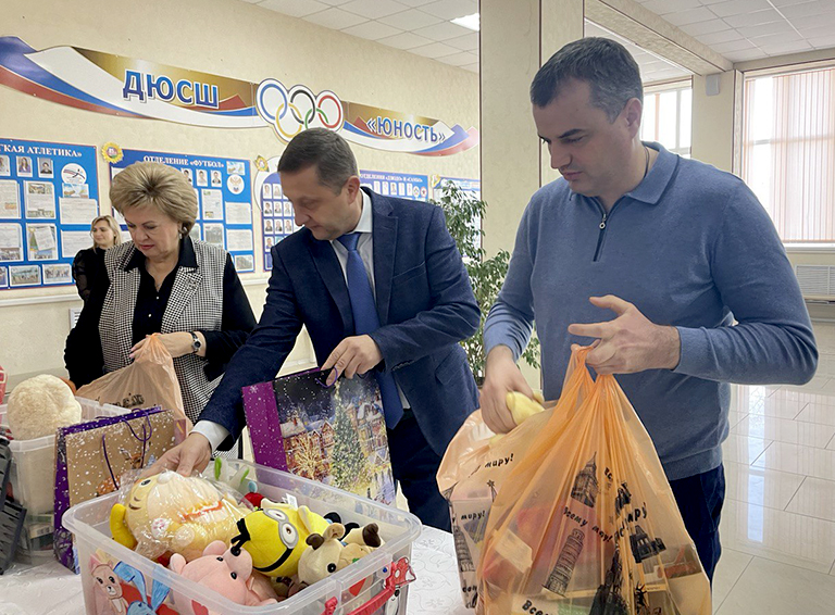В день 21-летия «Единой России» белореченские сторонники партии приняли участие в благотворительной акции