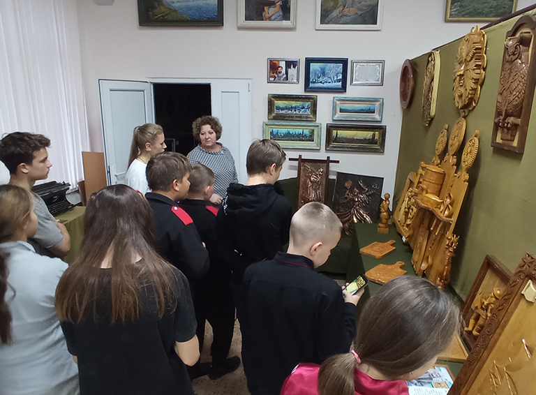 В белореченском музее экспонируются работы талантливого резчика по дереву