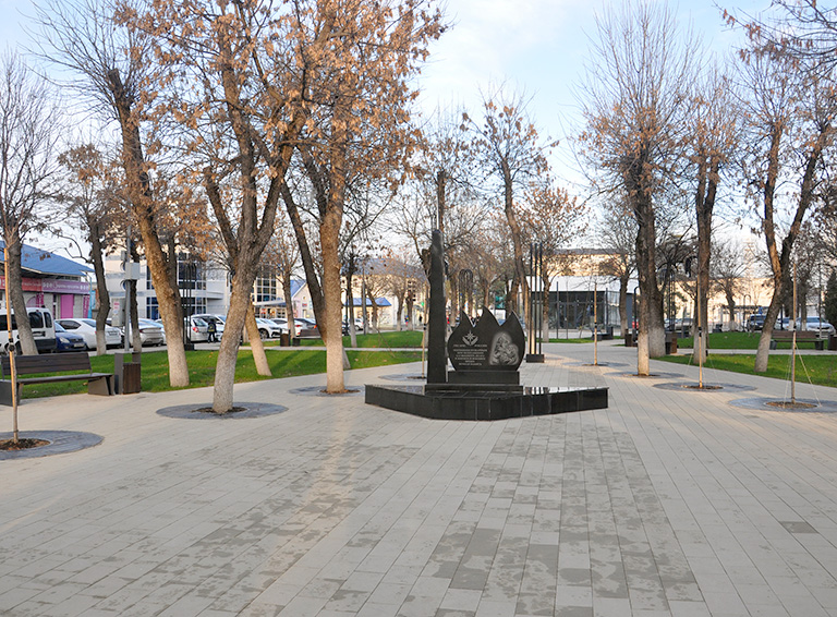 Завершение реконструкции центральной площади и сквера афганцев на месте оценили первые лица Белореченского района и города Белореченска