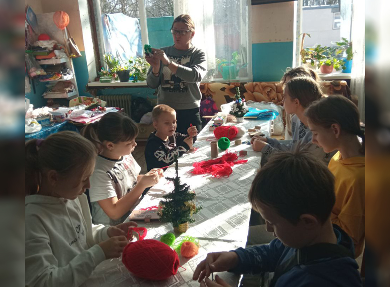 Дом культуры ст. Рязанской приглашает молодых людей на мастер-классы «Мастерская Деда Мороза»