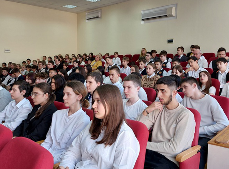 Белореченские полицейские провели профилактические уроки в рамках проекта МВД «Вы – будущее страны!»