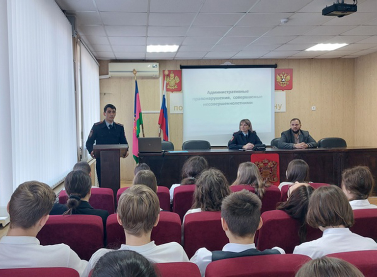 Очередной день открытых дверей в отделе МВД прошёл для старшеклассников из Белореченска