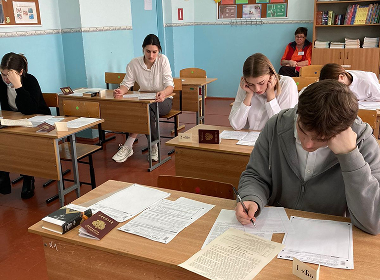 Сегодня 390 белореченских одиннадцатиклассников прошли важное испытание перед ЕГЭ — написали итоговое сочинение