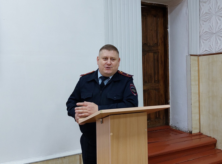 Полицейские Белореченска провели профилактический тренинг «Знай всё о своих финансах»