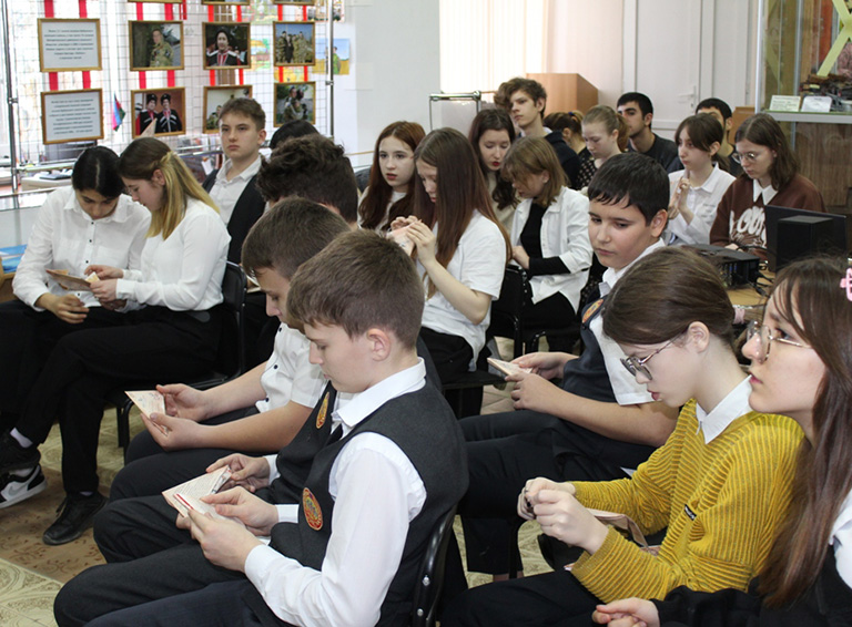 Учащиеся белореченской школы №5 встретились с участником «Кубаньпоиска» Геннадием Серпуховити