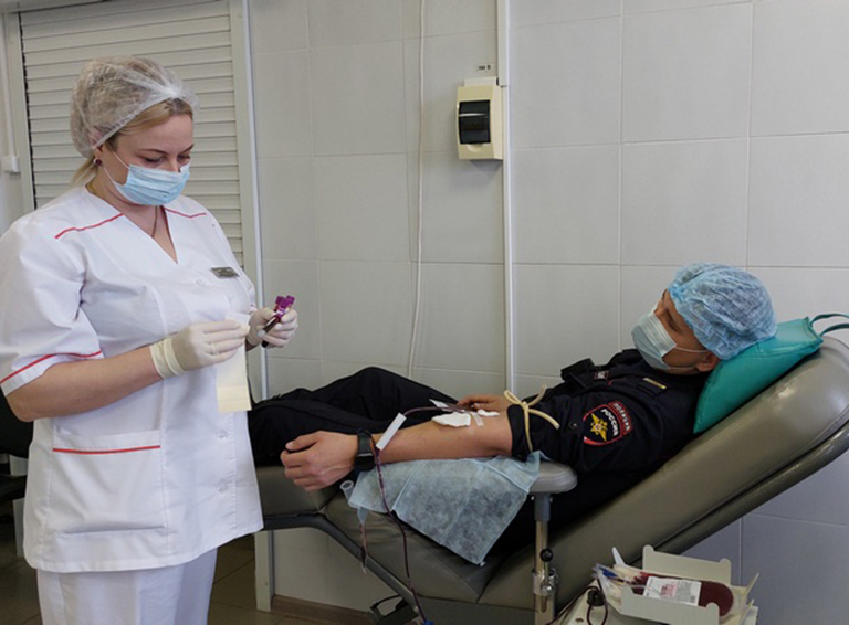 Сотрудники белореченской полиции совместно с представителями Общественного совета при отделе организовали акцию по сдачи донорской крови