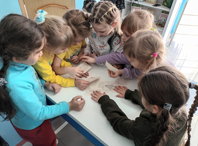 Сотрудники Детской библиотеки Белореченска провели для воспитанников д/с №10 литературный праздник «Весенняя краса»