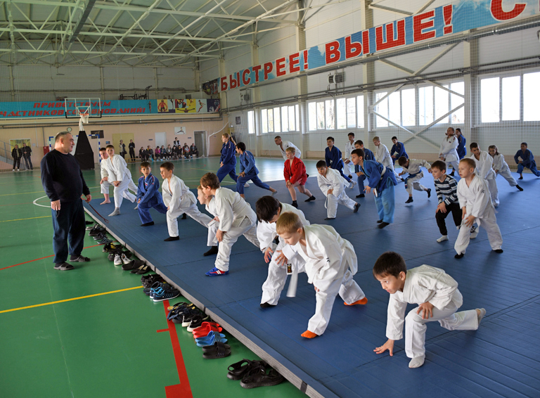 Юные борцы Рязанского поселения занимаются теперь дзюдо и самбо в универсальном спортивном комплексе