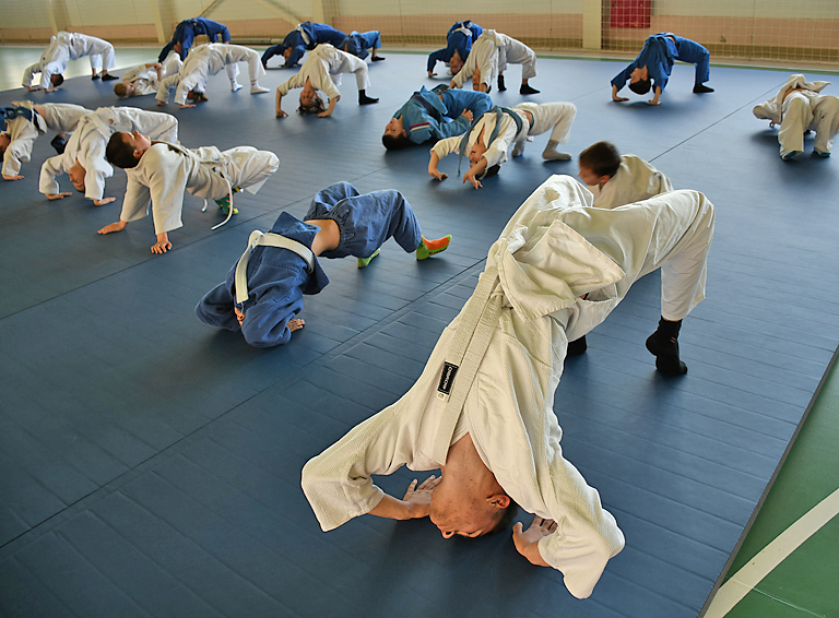 Юные борцы Рязанского поселения занимаются теперь дзюдо и самбо в универсальном спортивном комплексе