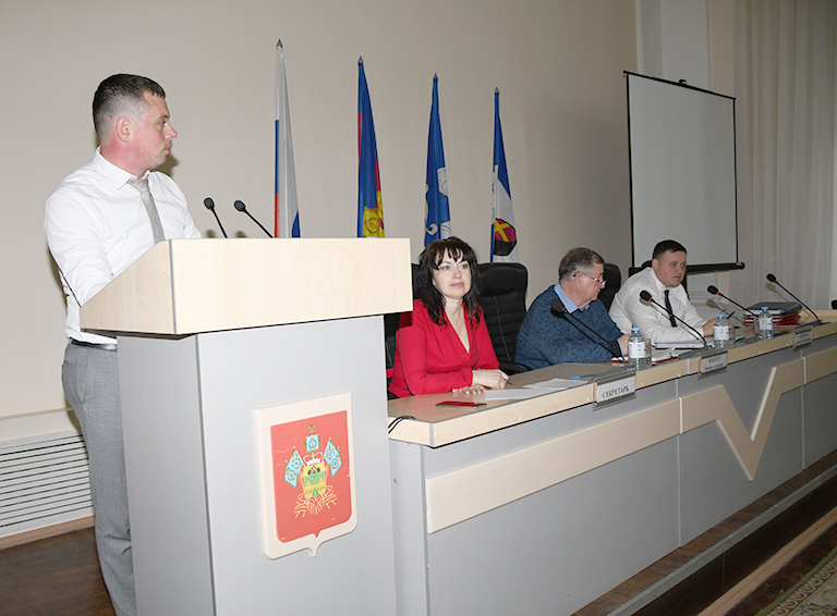 Белореченские городские депутаты провели сегодня внеочередную сессию