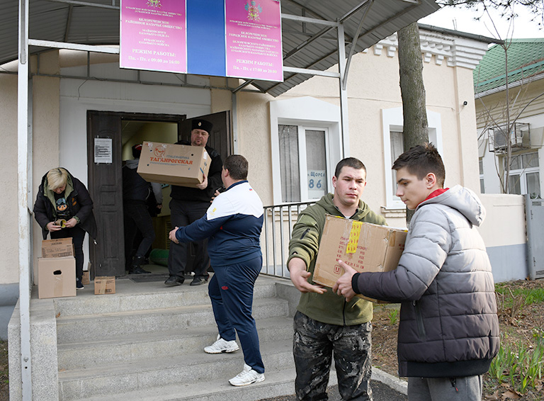 Своих не бросаем: администрация Белореченского района отправила гуманитарный груз в зону СВО