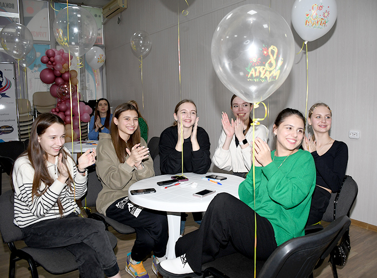 В Молодёжно-спортивном центре Белореченска состоялся музыкальный квиз «Игры разума» с участием прекрасной половины человечества