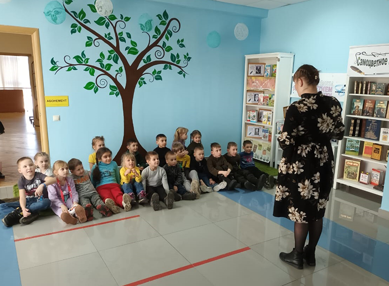 Сотрудники Детской библиотеки Белореченска провели для воспитанников д/с №10 литературный праздник «Весенняя краса»