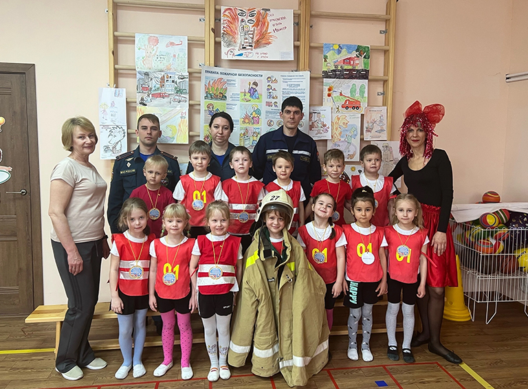 В белореченском детском саду №14 «Ромашка» прошло спортивное развлечение «Юные пожарные»