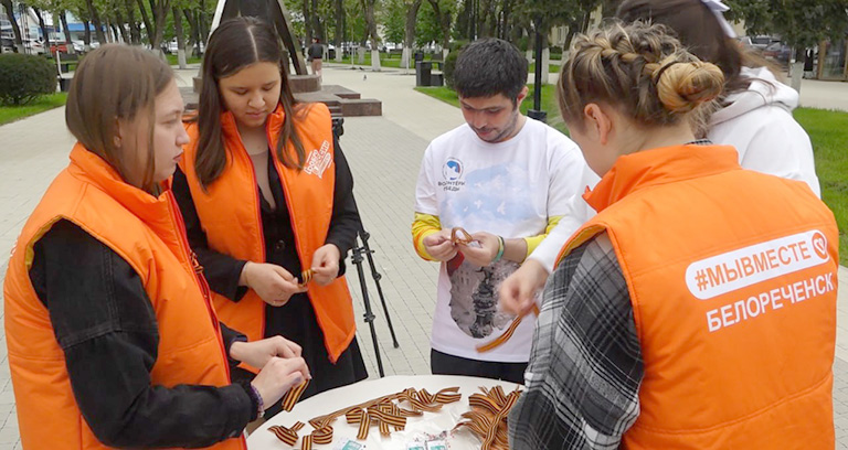 Жителям Белореченского района уже раздали более 2000 георгиевских ленточек