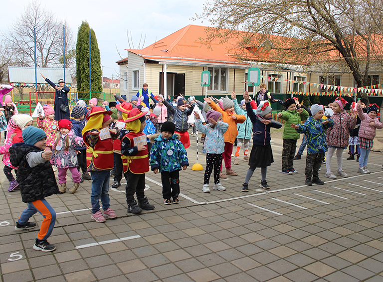 В детском саду посёлка Заречного автоинспекторы совместно с педагогами провели семинар-воркшоп