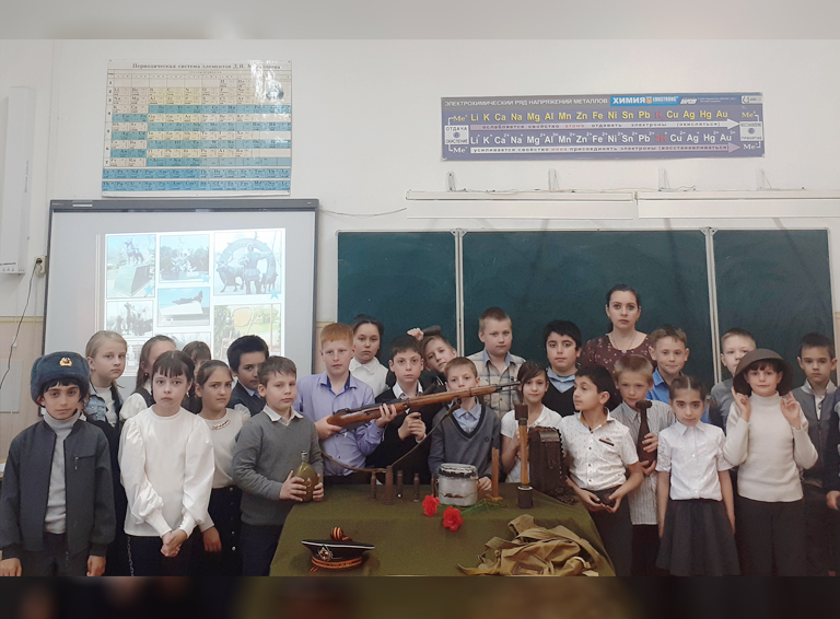 Сотрудники Белореченского музея в очередной раз посетили школу посёлка Верхневеденеевского с музейными уроками