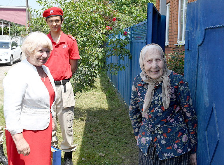 Участницу войны из Белореченска поздравили с 99-летием