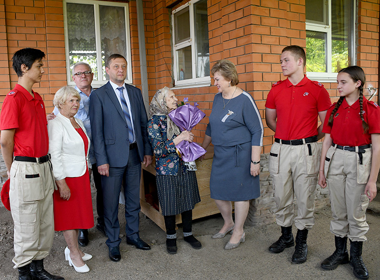 Участницу войны из Белореченска поздравили с 99-летием
