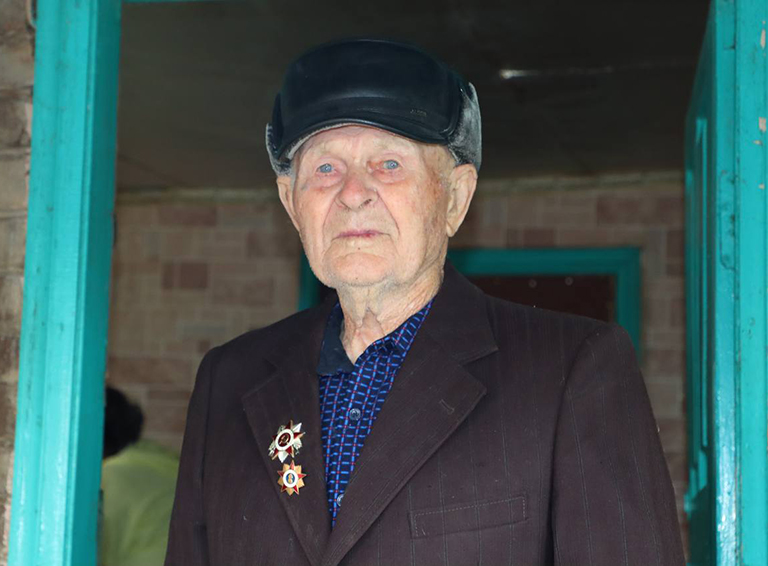 В праздничный день депутат Государственной Думы Эдуард Кузнецов навестил кубанских фронтовиков