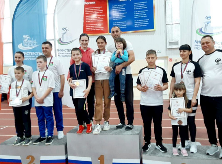 Семья из Белореченского района победила в краевой легкоатлетической эстафете