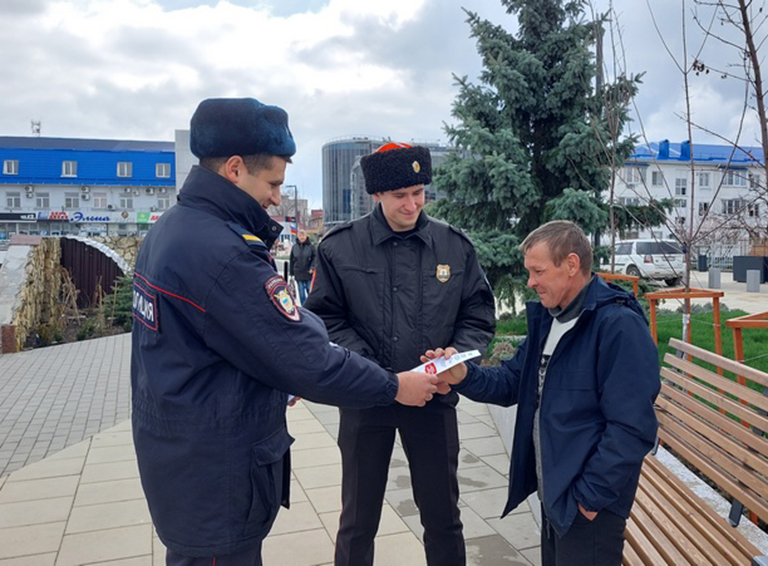 Белореченские полицейские провели цикл профилактических бесед среди местных жителей