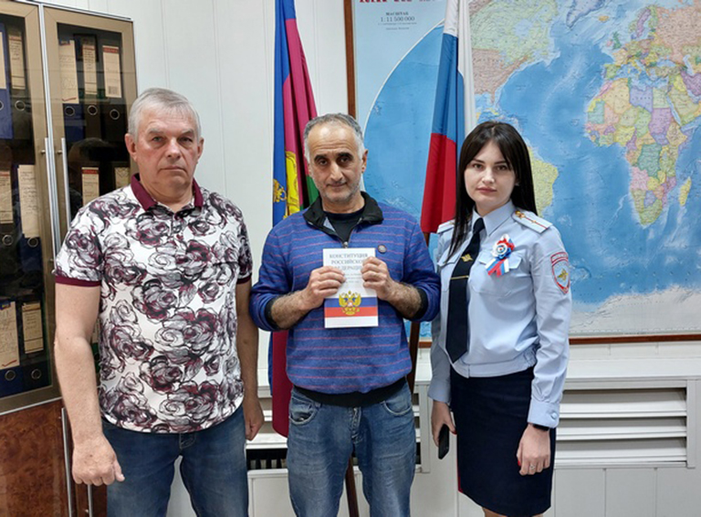 В ОМВД по Белореченскому району состоялось торжественное принятие Присяги гражданина РФ