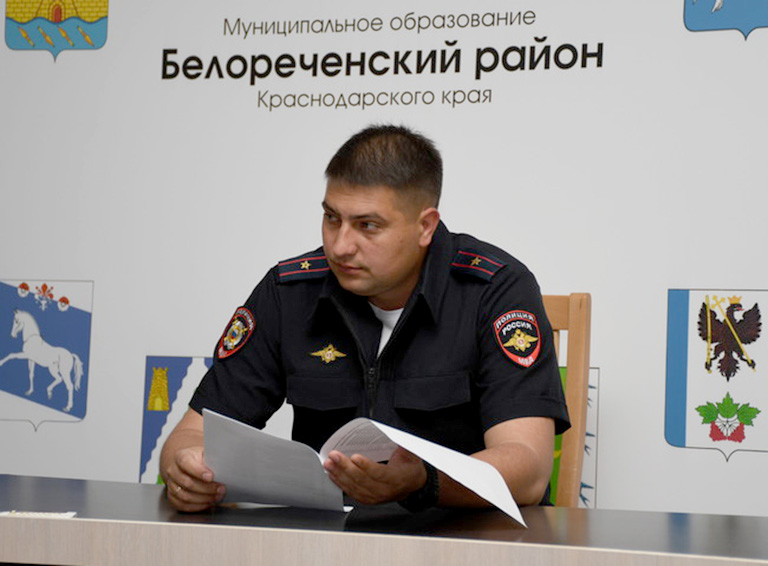 Сотрудники белореченской полиции проводят рабочие встречи с представителями ТОС