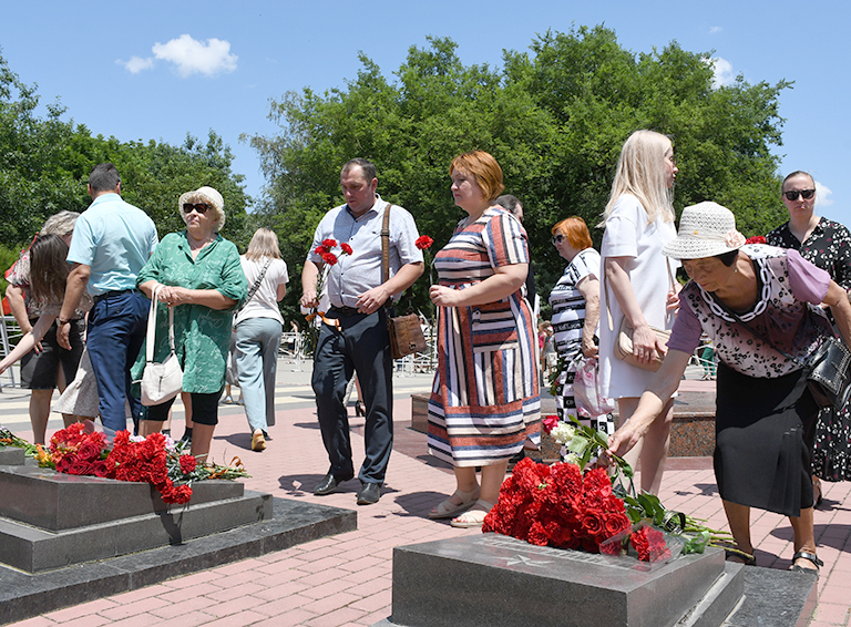 У мемориального комплекса погибшим воинам белореченцы отдали дань памяти всем защитникам Отечества