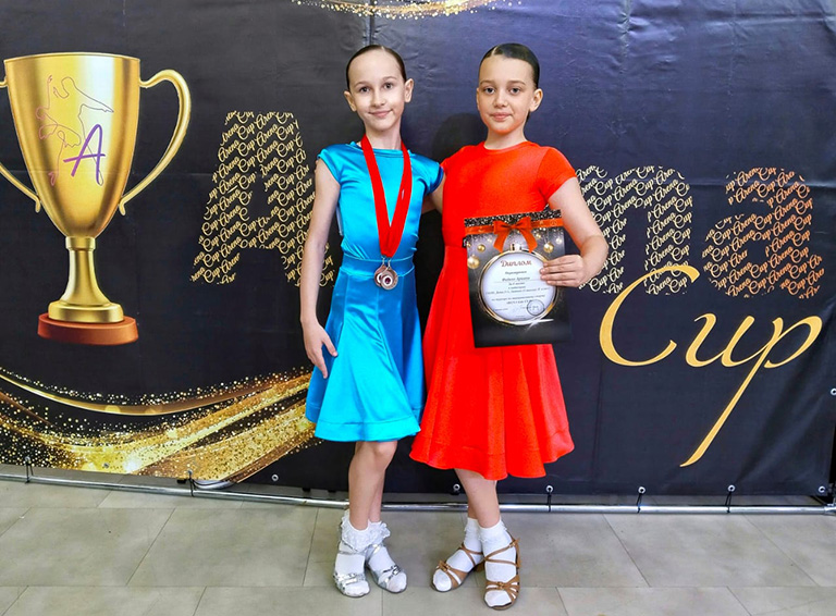 Юные танцоры белореченской «Радуги» пополнили свою копилку наград