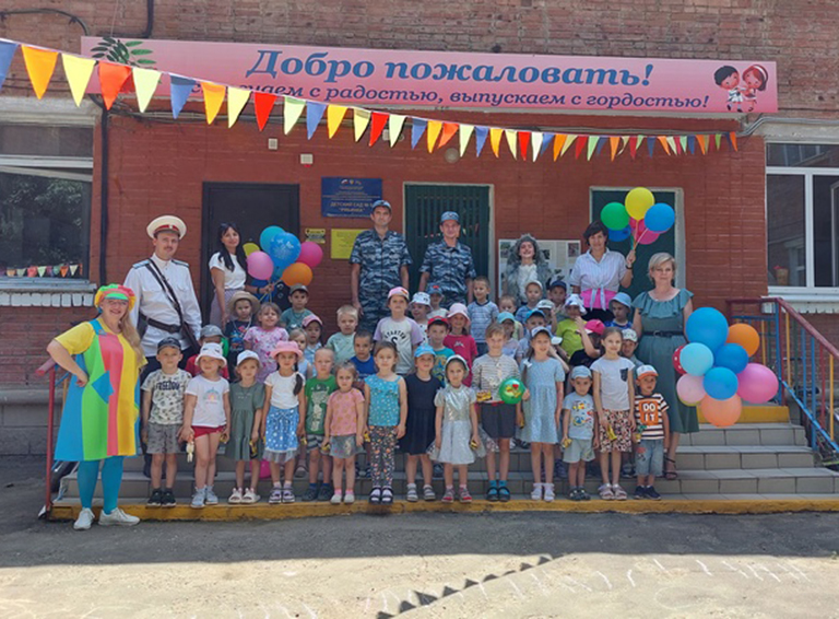 День образования кинологической службы белореченские кинологи отметили в детском саду