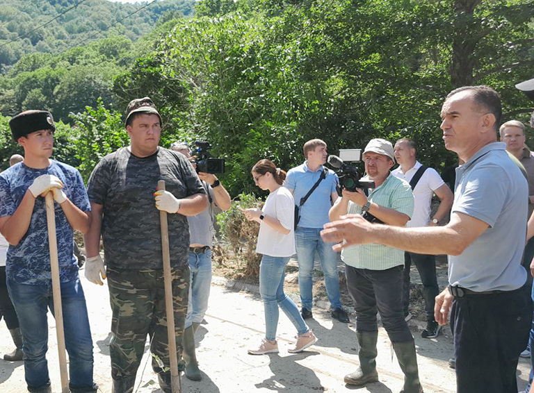 Белореченские казаки пришли на помощь соседям в Туапсинском районе