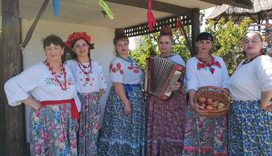 Ансамбль «Степняночка» и мастерицы Великовечного — участники фестиваля в Атамани