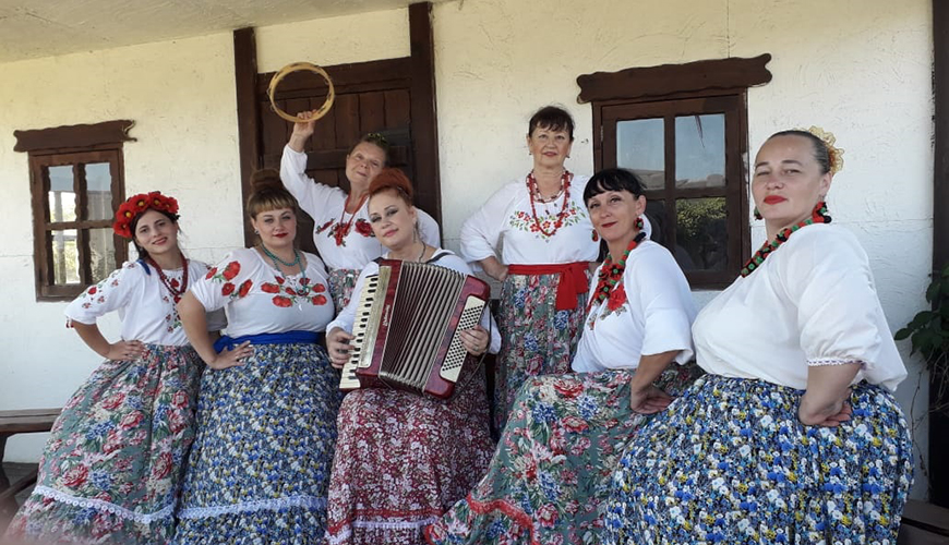 Ансамбль «Степняночка» и мастерицы Великовечного — участники фестиваля в Атамани