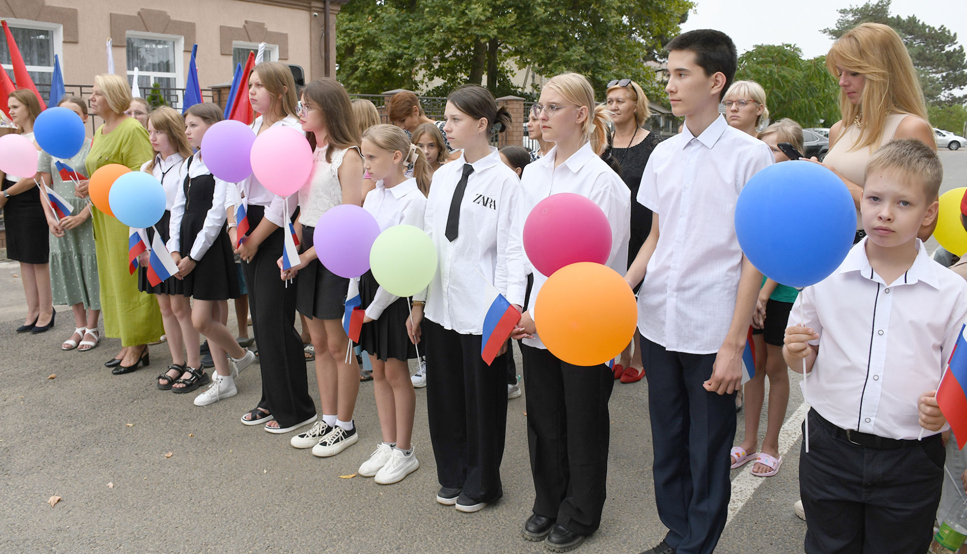 Министр культуры открыла в селе Школьном обновленную Детскую школу искусств