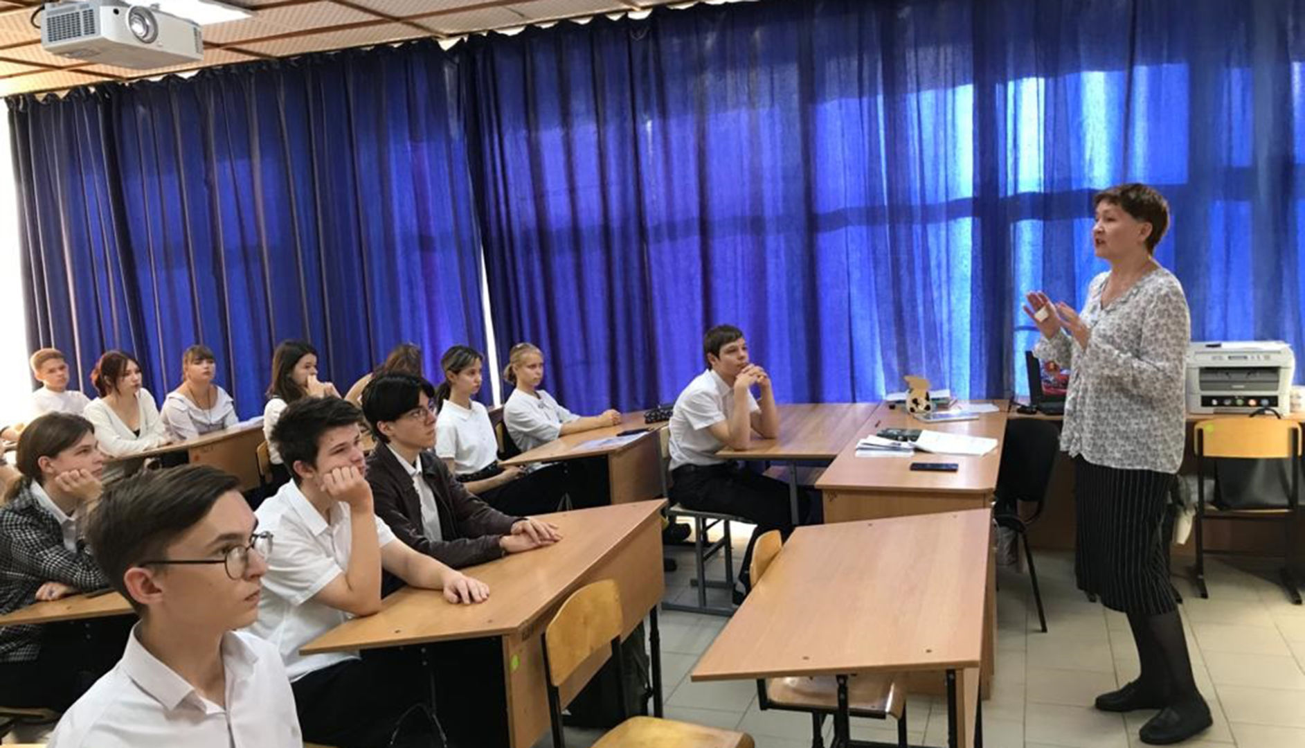 Работники белореченской библиотеки рассказали школьникам о комсомольцах и БАМе