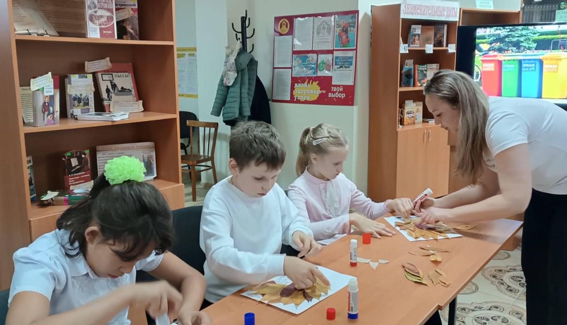 В Юношеской библиотеке Белореченска прошёл экоурок «Вторичное использование отходов»