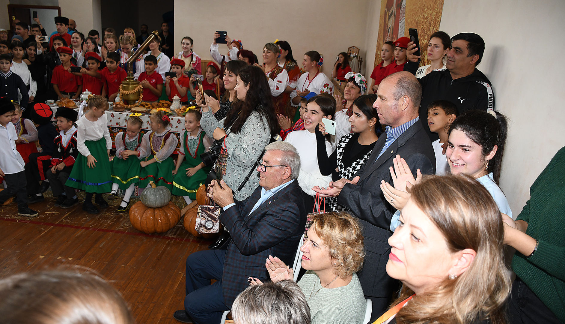 В школе посёлка Молодёжного прошёл фестиваль национальных культур