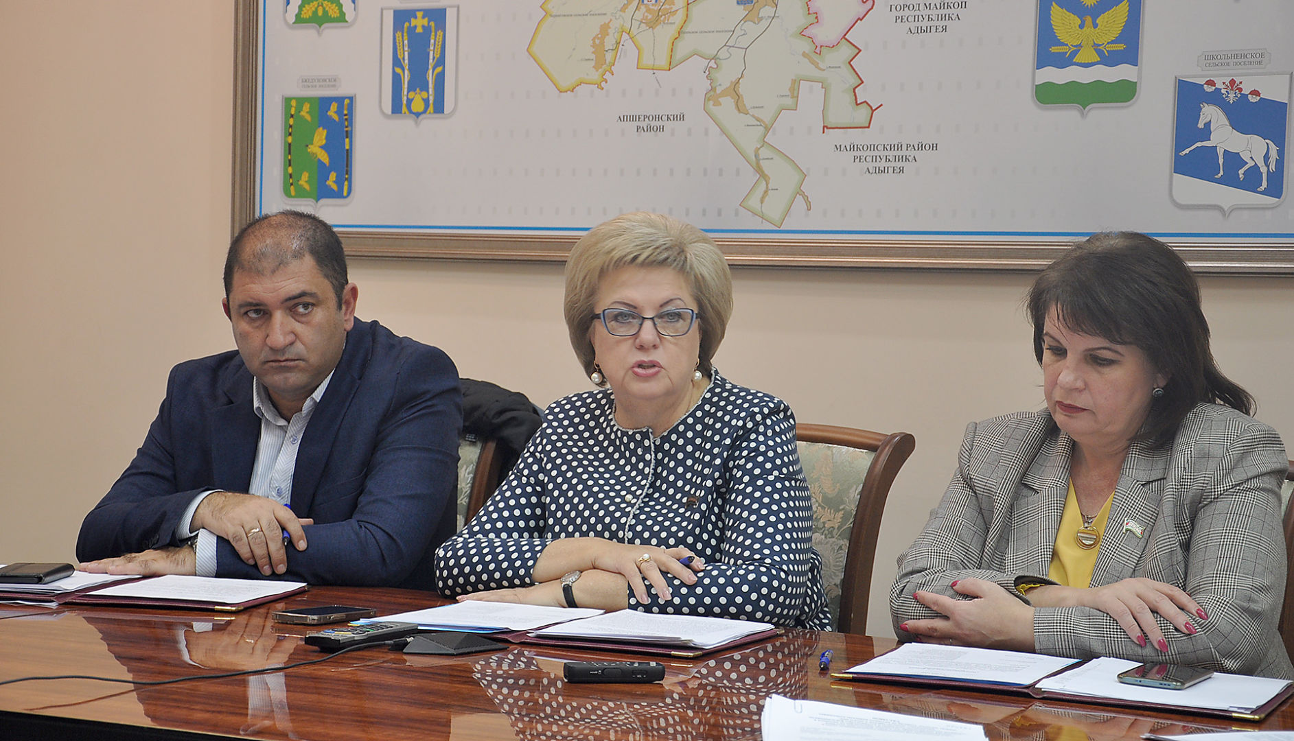 Белореченские депутаты обсудили вопросы бюджета, имущества и вручения грамот