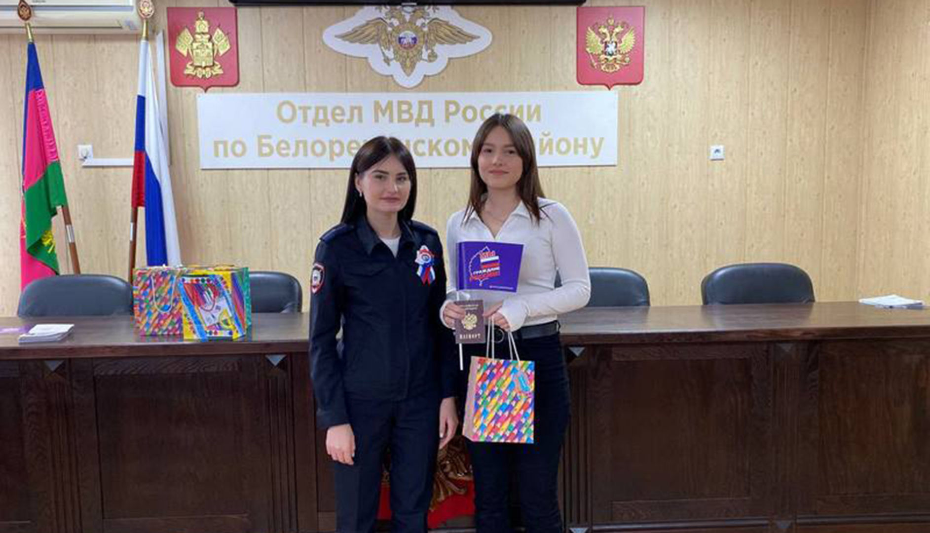 В Белореченске полицейские вручают паспорта юным жителям района