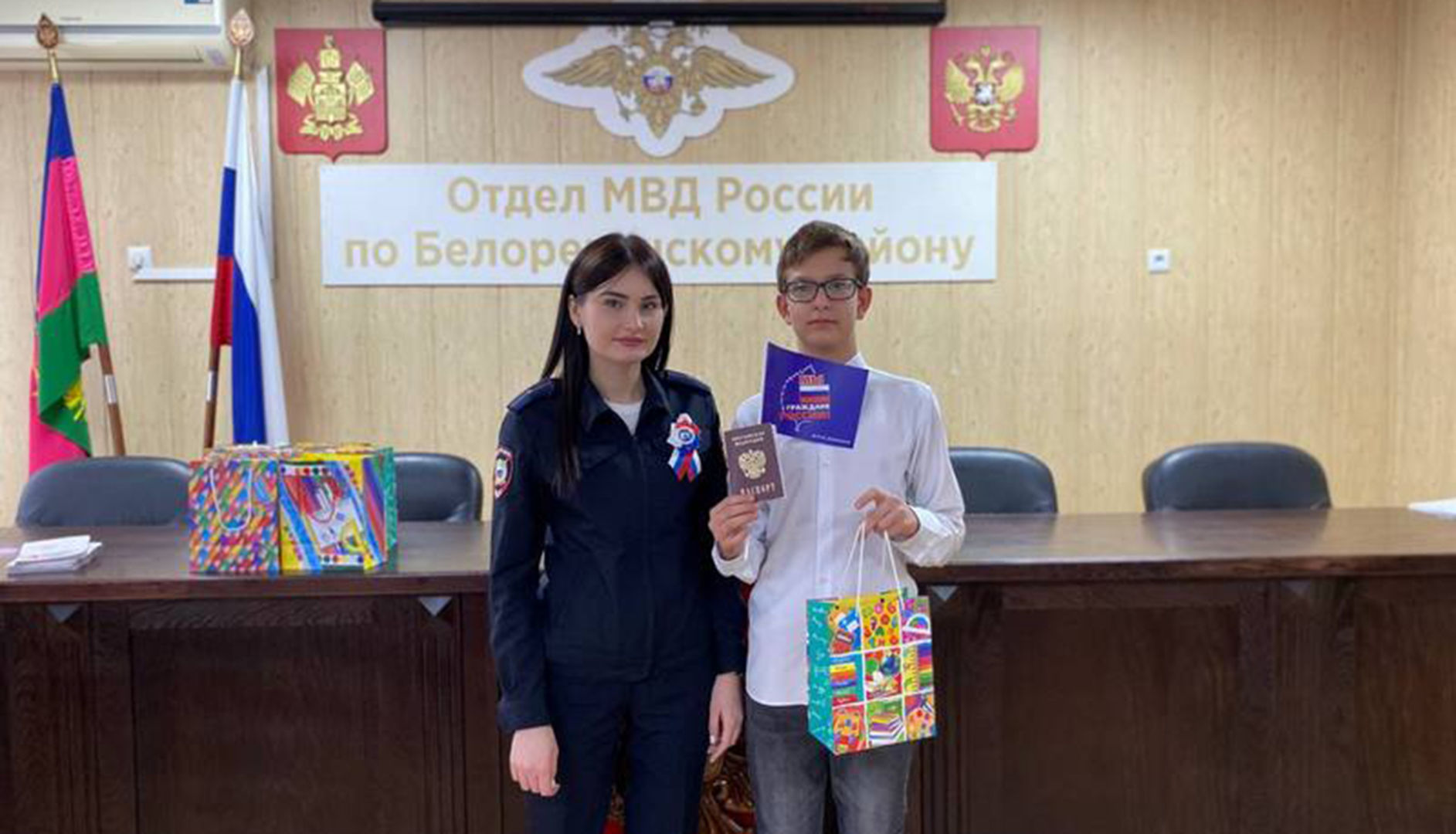 В Белореченске полицейские вручают паспорта юным жителям района