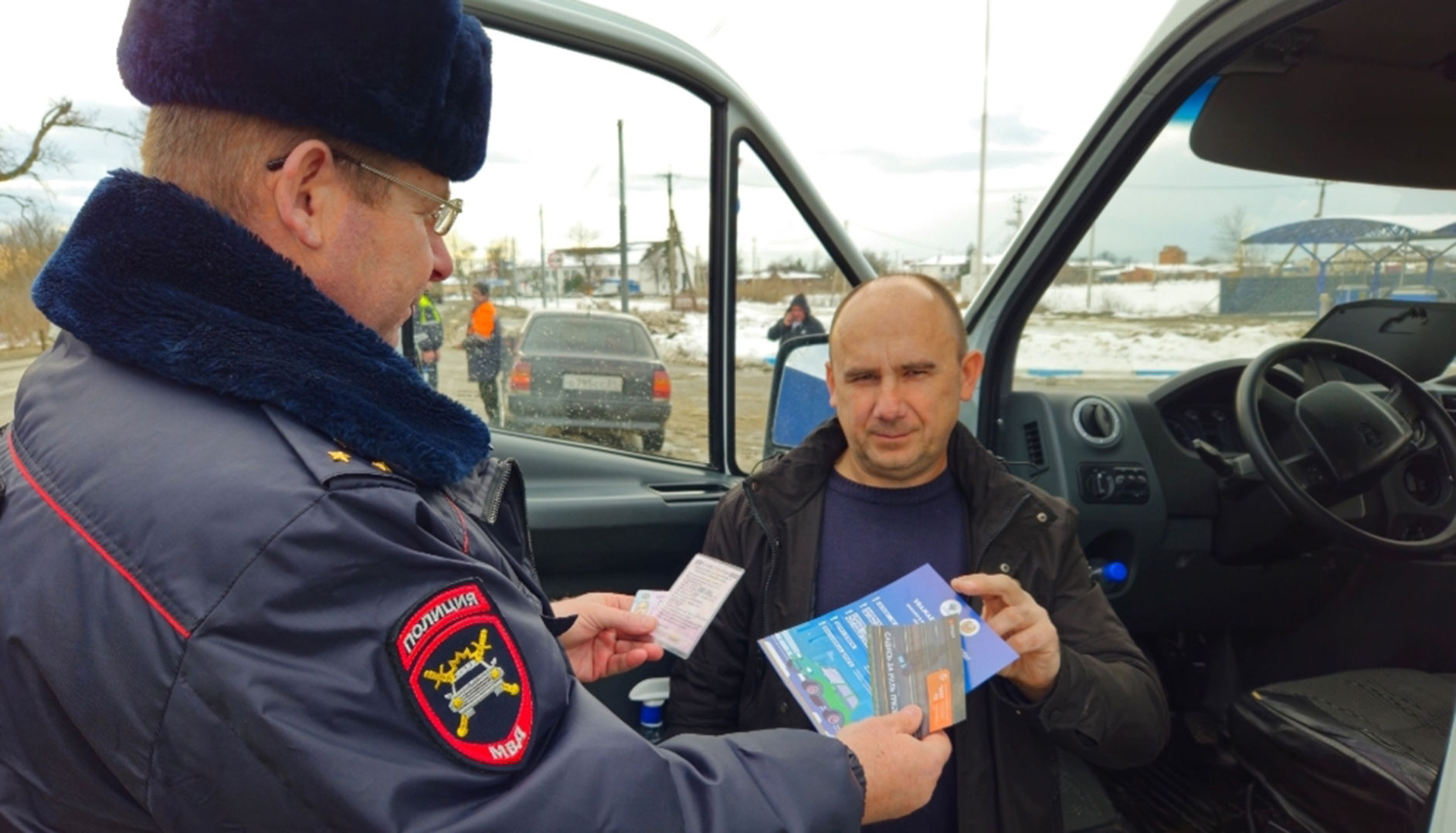 Белореченские автоинспекторы напоминают о дорожной безопасности на зимней дороге