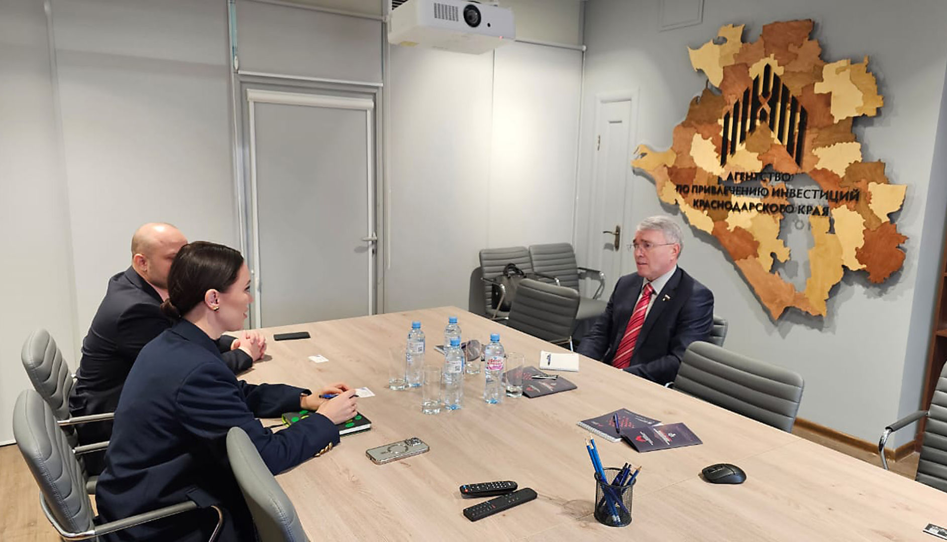 Эдуард Кузнецов встретился с руководством «Агентства по привлечению инвестиций»