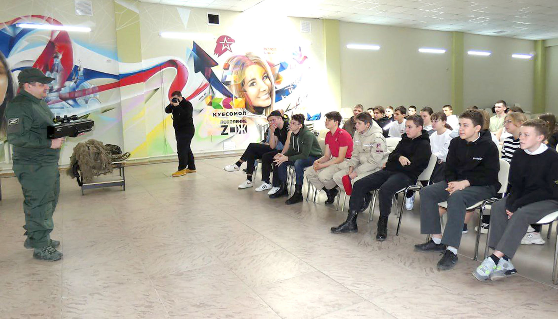 К белореченским ветеранам СВО приехала в гости молодежь из Калининского района
