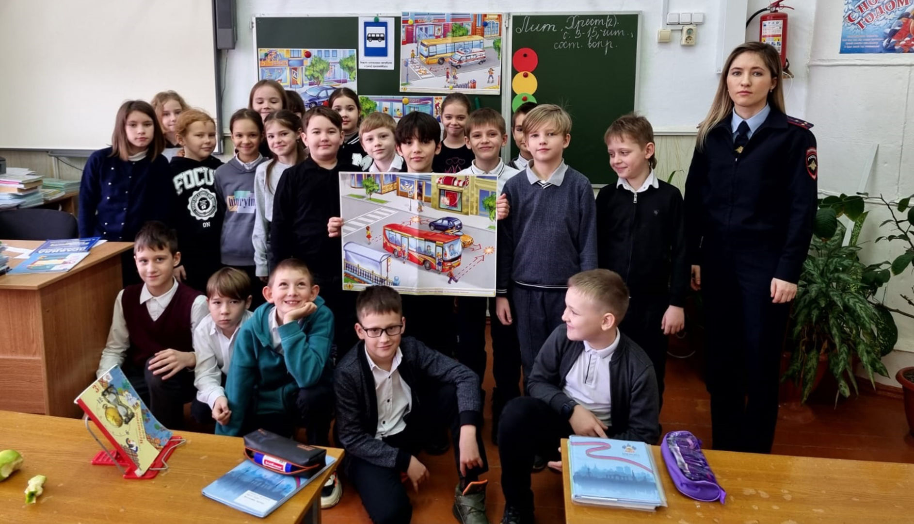 Белореченские автоинспекторы проводят занятия в школах и детских садах
