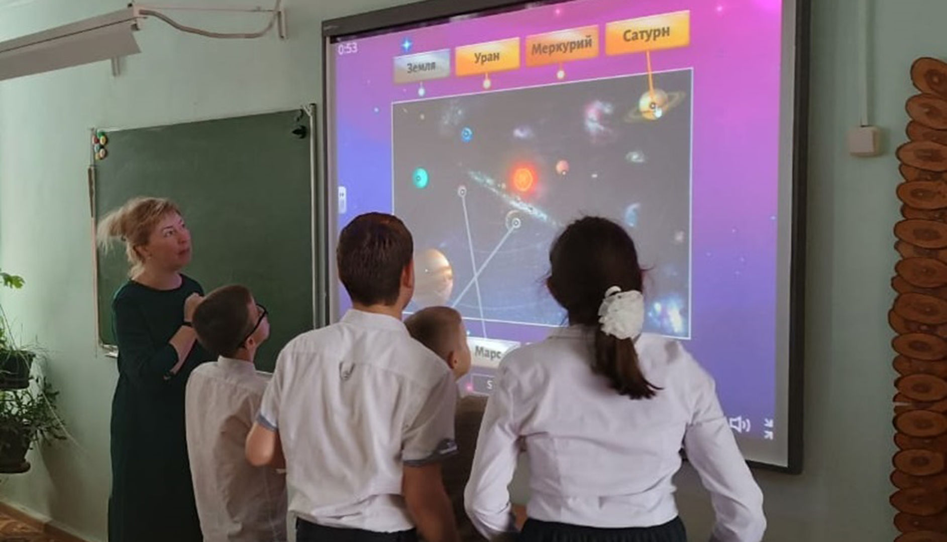 Сотрудники юношеской библиотеки Белореченска провели мероприятия ко Дню космонавтики